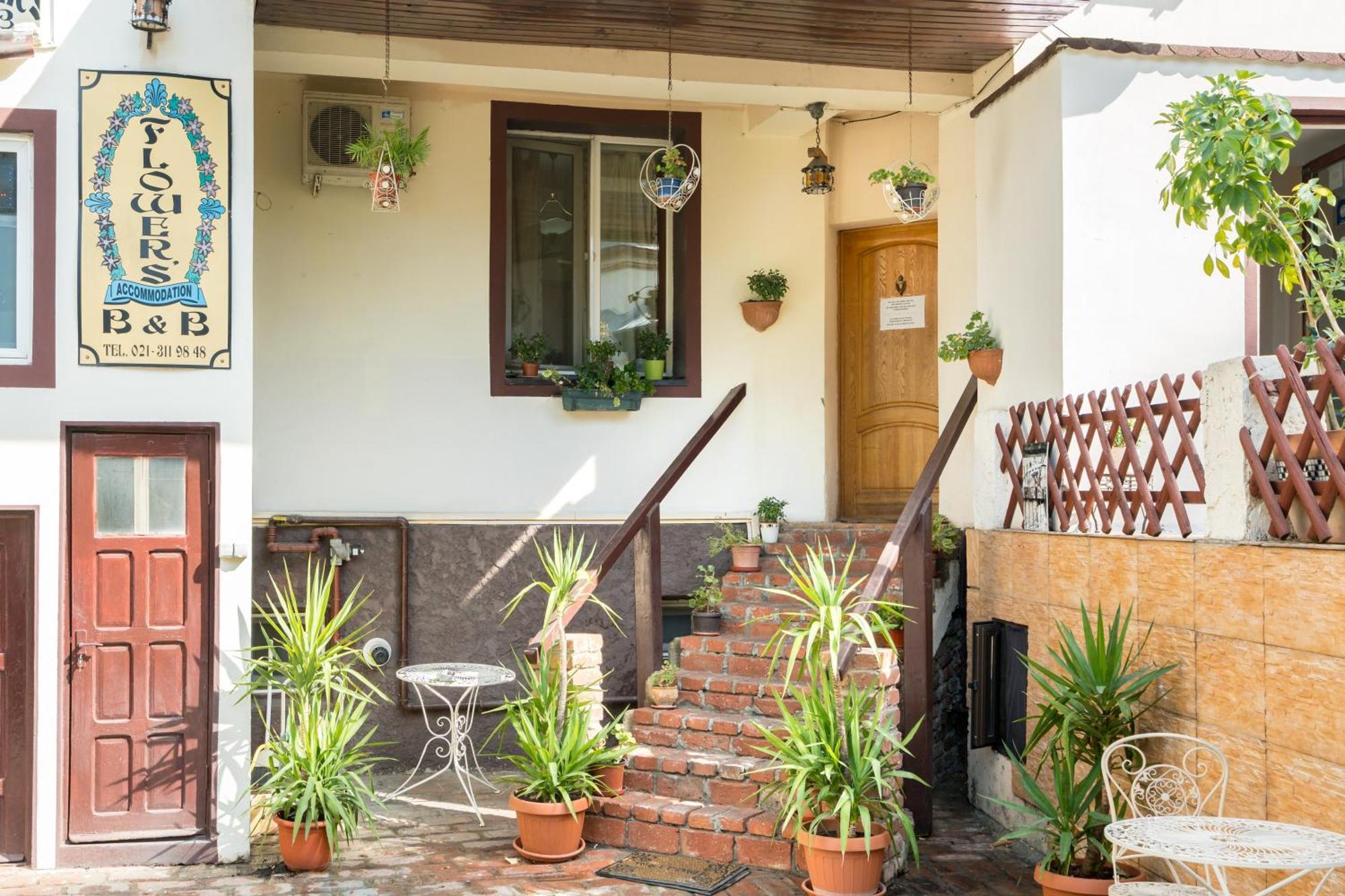 Flower'S Bucharest Exterior photo